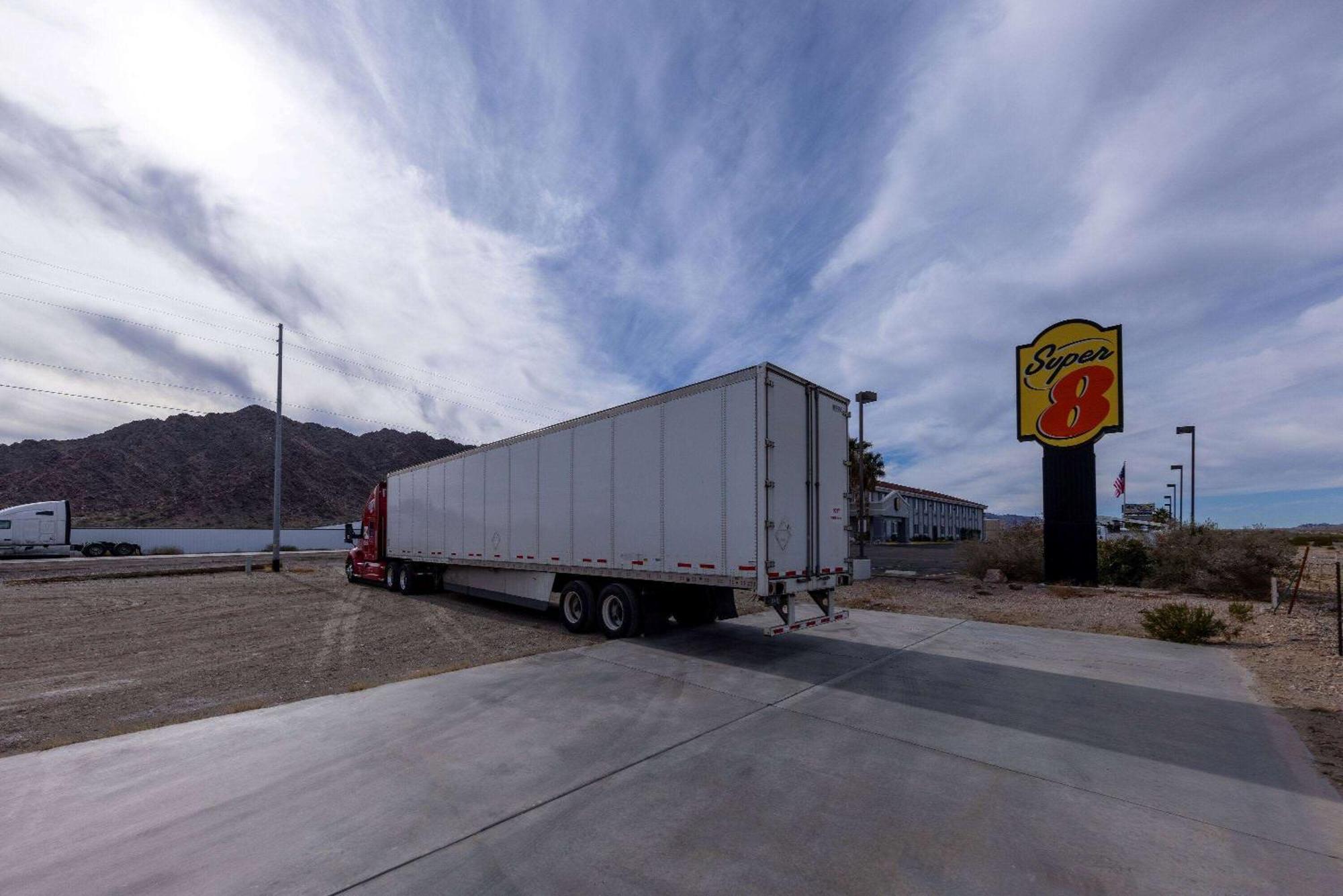 Super 8 By Wyndham Quartzsite Az Hotel Bagian luar foto